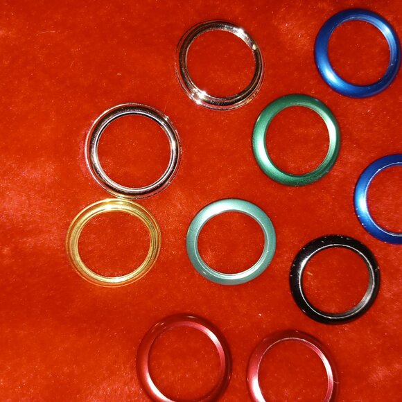 ALL SOLD** Vintage Gucci interchangeable bezel watch full  Vintage (2) Gucci Bezel Watches with (19) Bezels